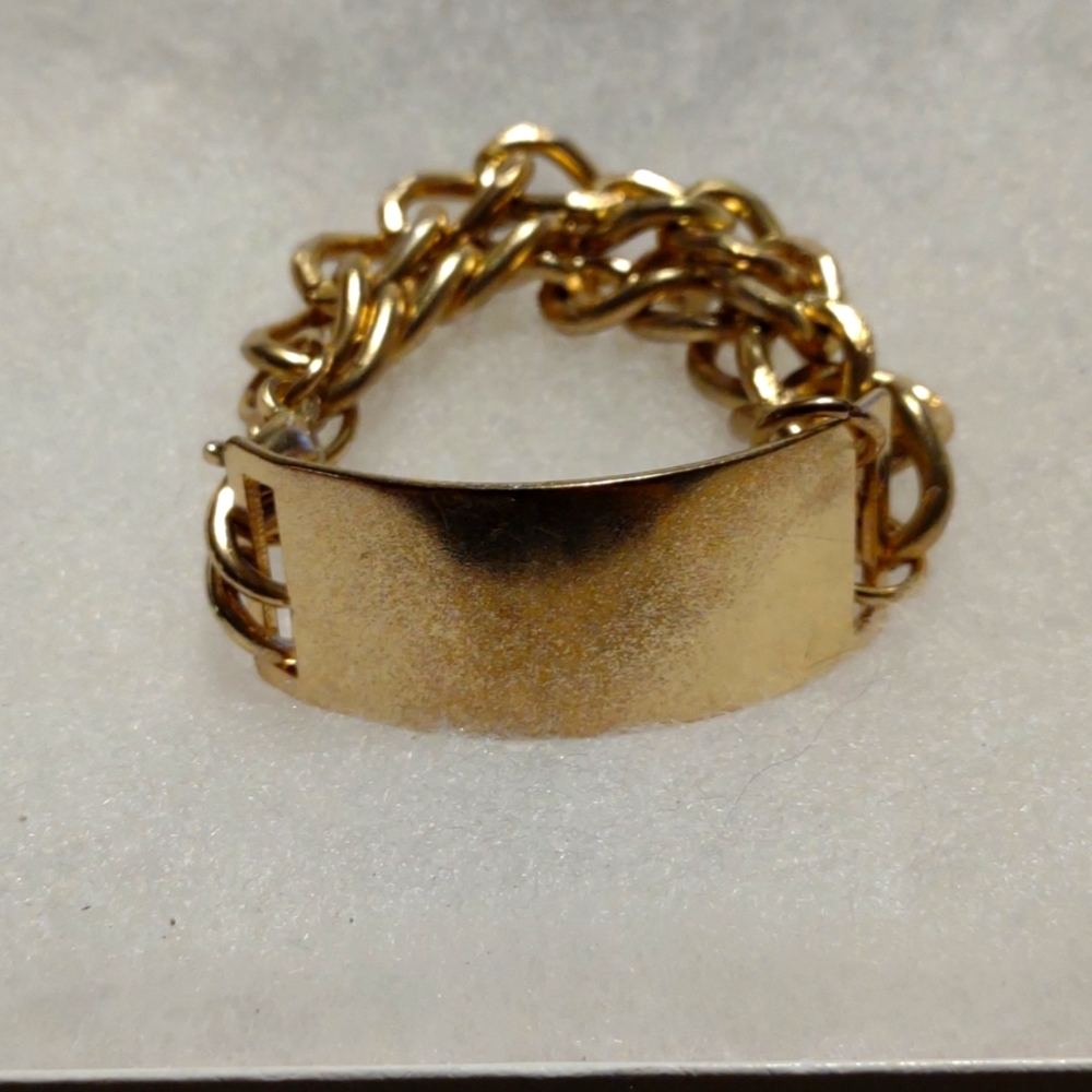 Beautiful vintage engravable gold bracelet